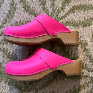 Swedish Hasbeens Clogs, neon pink, size 39, excellent condition